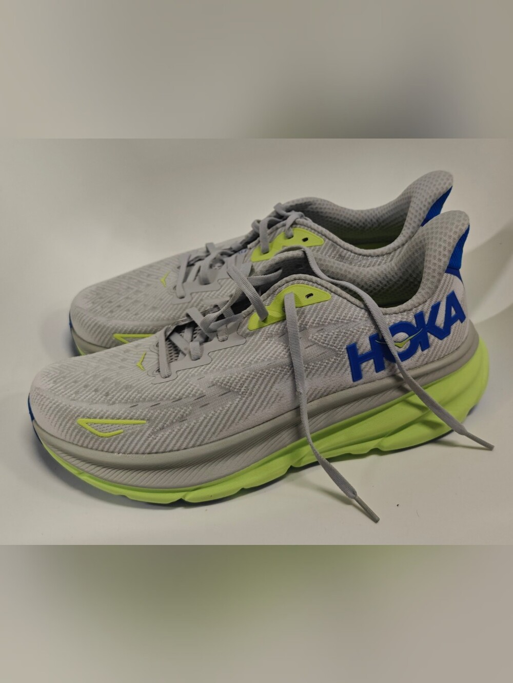 HOKA ONE ONE Clifton 9 Men’s Size 11D Stardust Electric Grey Running Shoes